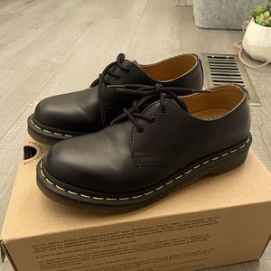 Dr Martens smooth leather oxford shoes size 7